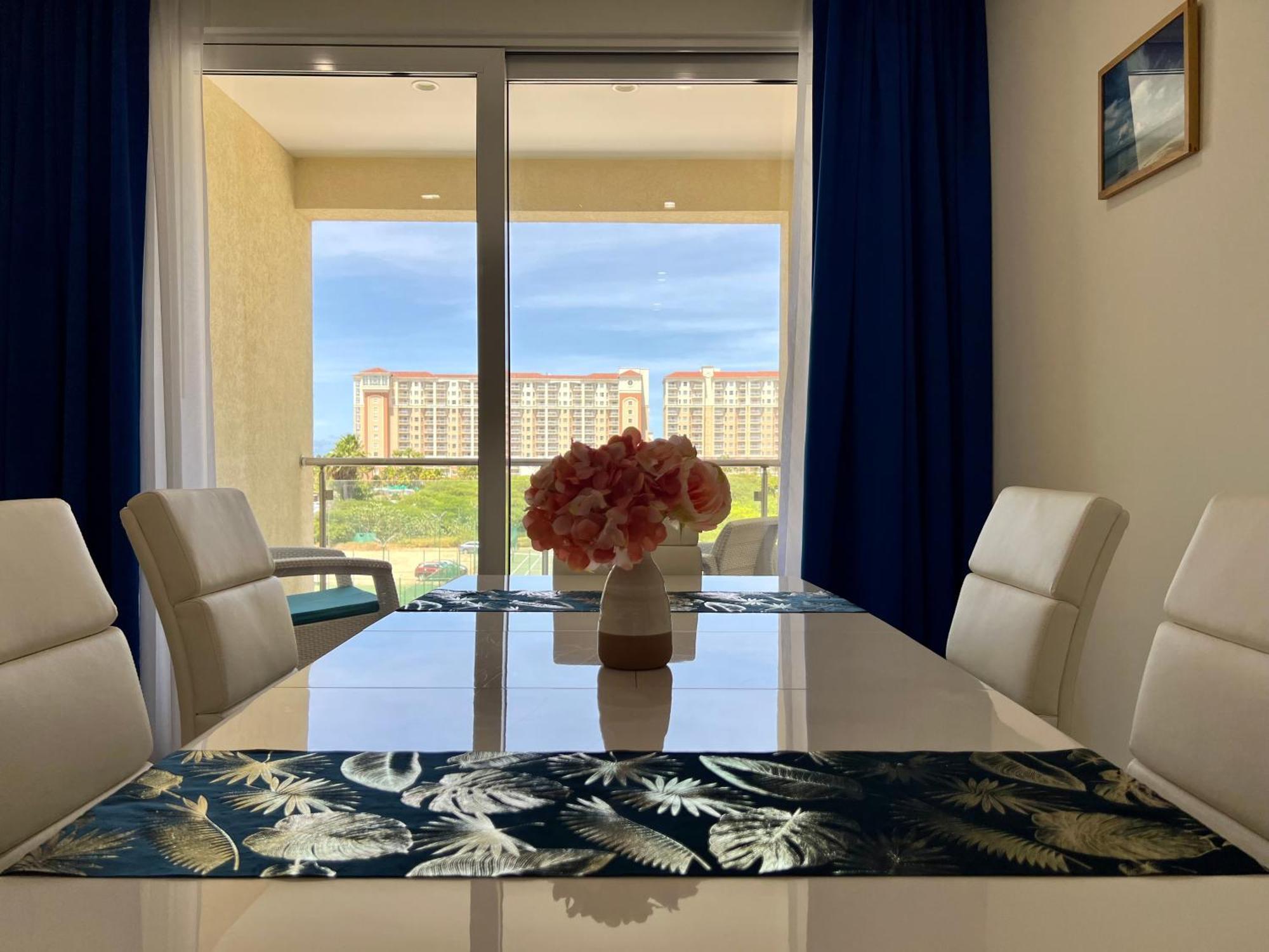 The Cove - Condo Hotel - Palm Beach Strip Екстер'єр фото
